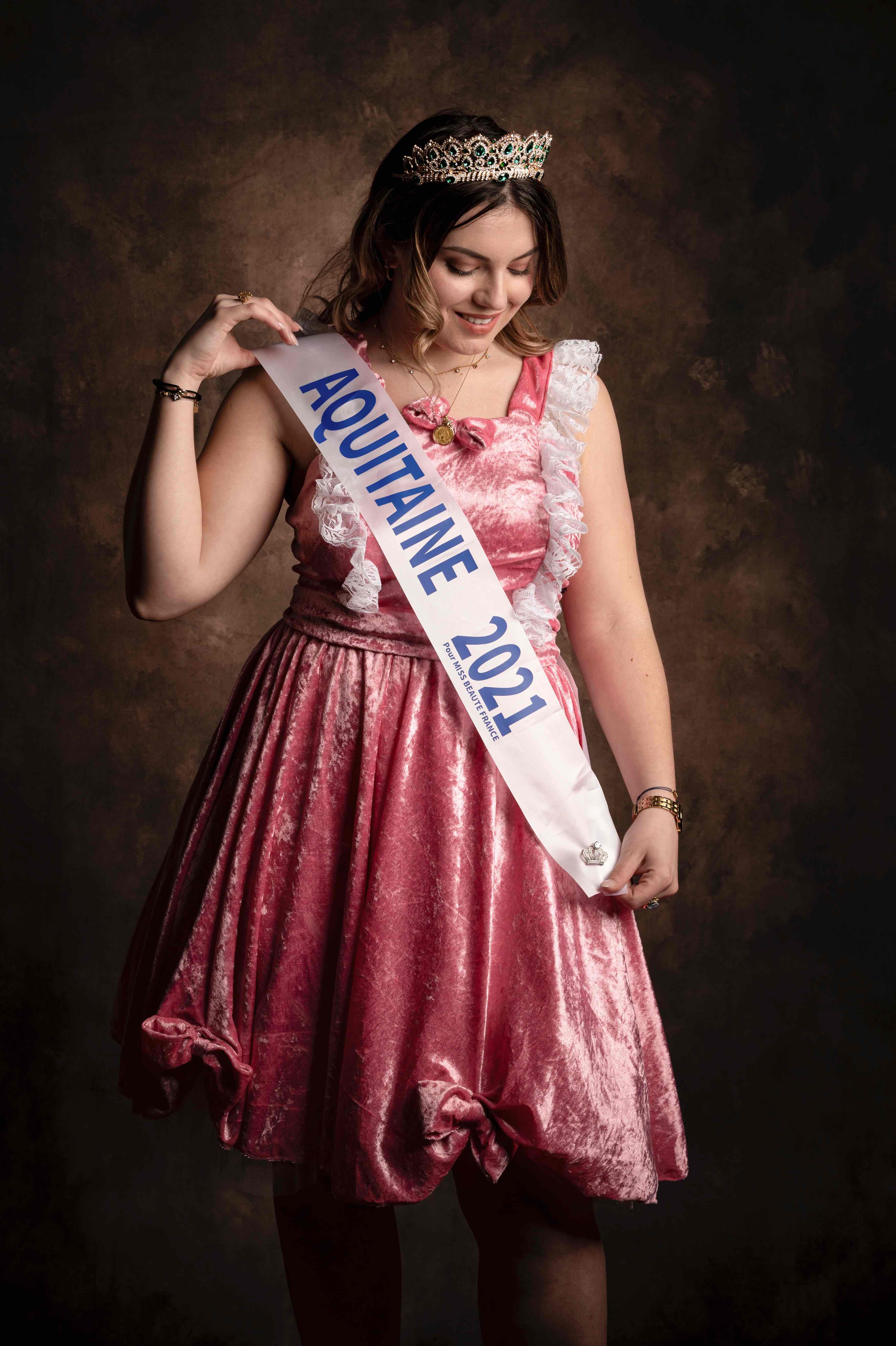Photo de mode à Agen : portrait féminin, style glamour, miss beauté aquitaine