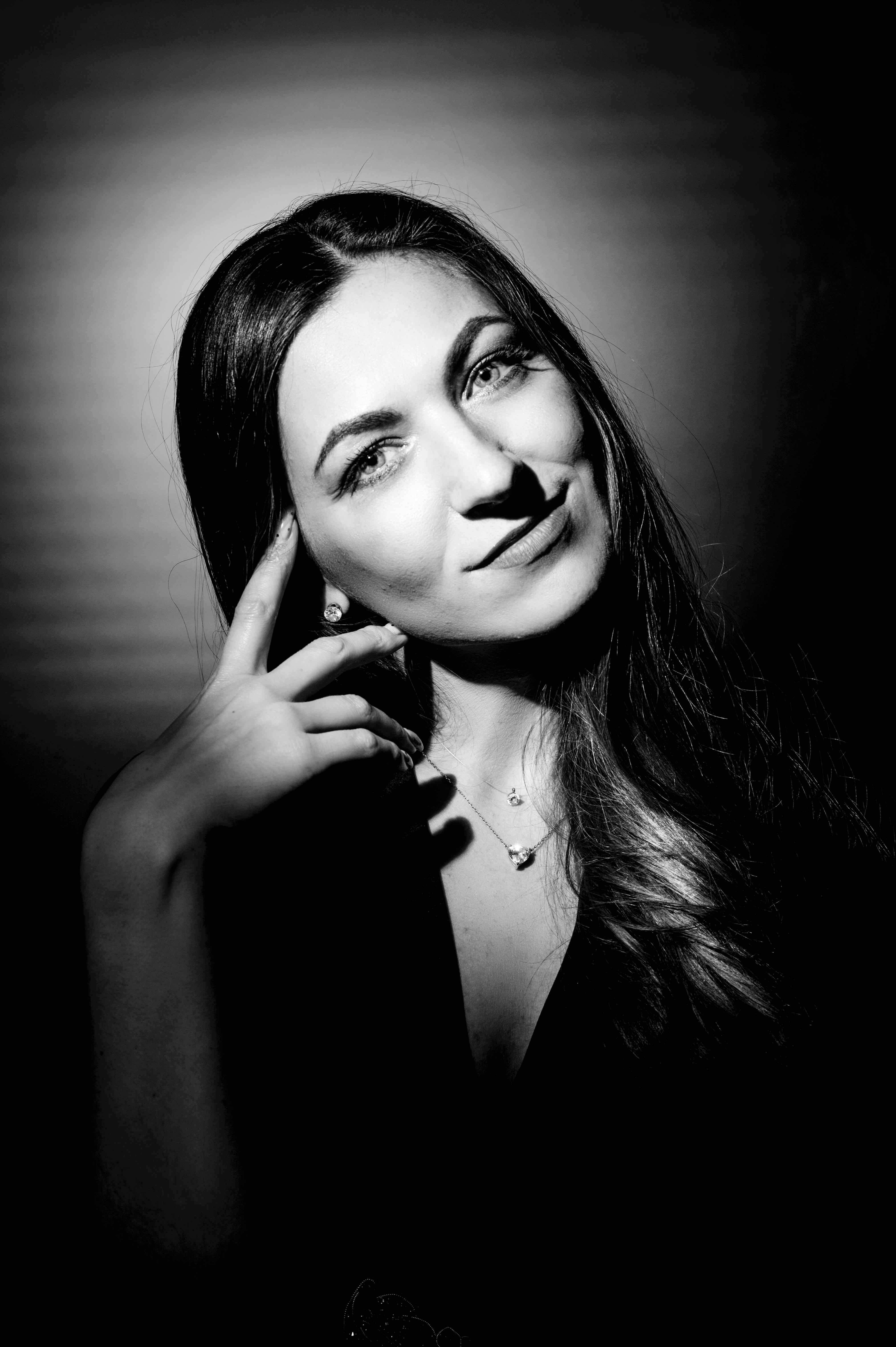 Portrait à Agen : lumière naturelle, pose assise
